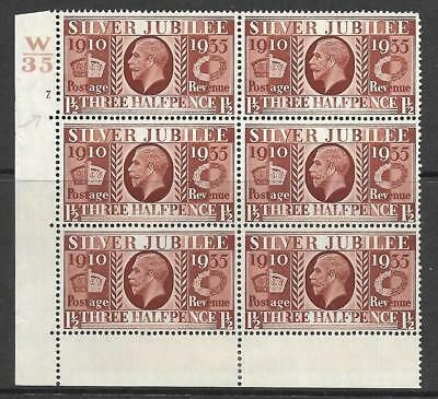 Sg 455 1½d 1935 Silver Jubilee cyl W35 7 Dot perf type 6B(E P) MOUNTED MINT